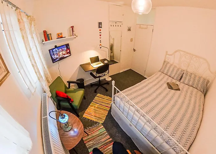 Centrally Located Comfortable Room In London